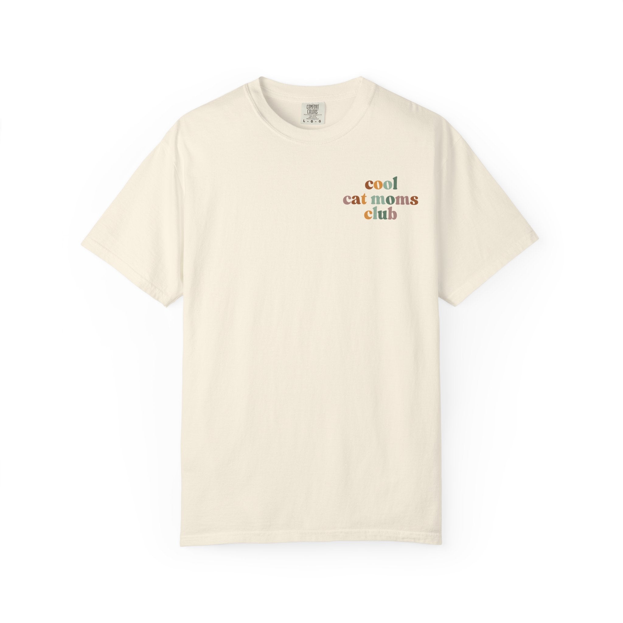 Cute "Cool Cat Moms Club" retro typography graphic t-shirt featuring pastel lettering for cat moms and cat lovers.